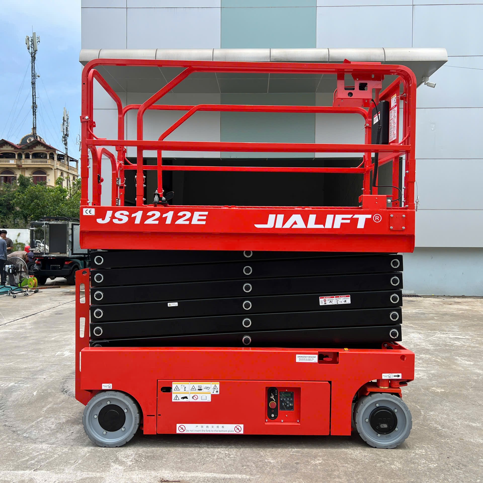 Thang nâng người cắt kéo ziczac 14M JS1212