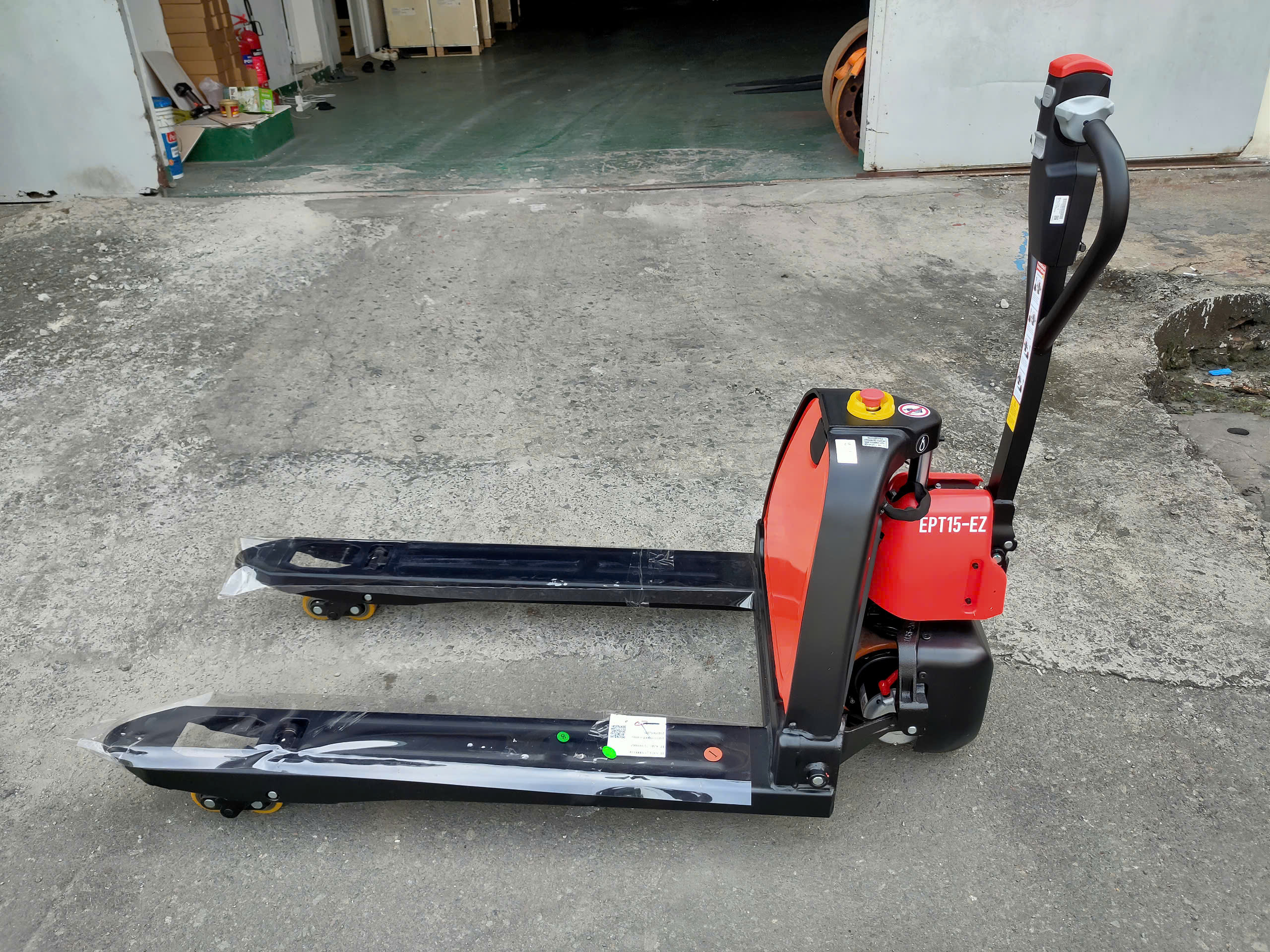 Xe nâng tay điện 1.5 tấn EPT15-EZ EP