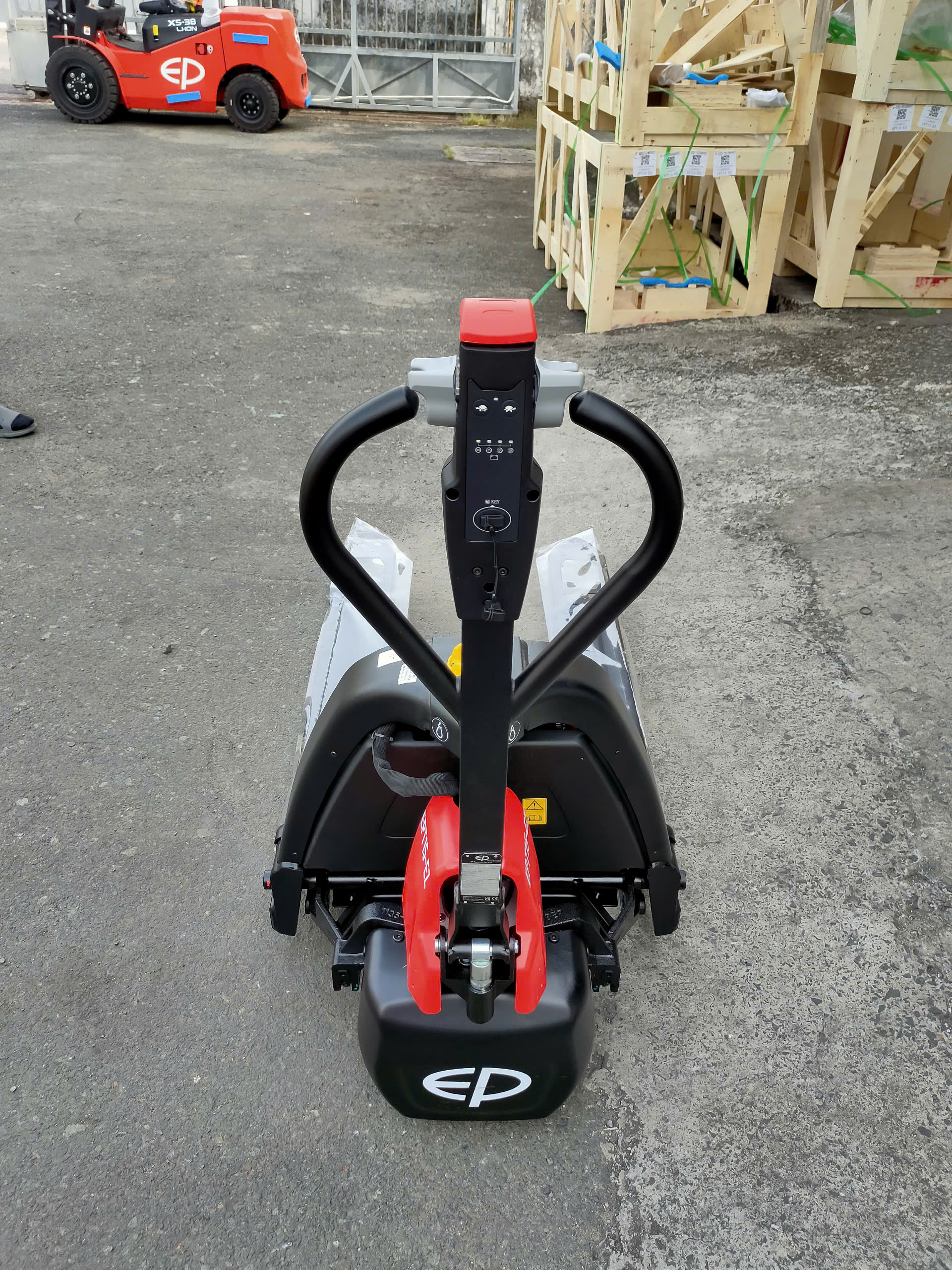 Xe nâng tay điện 1.5 tấn EPT15-EZ EP