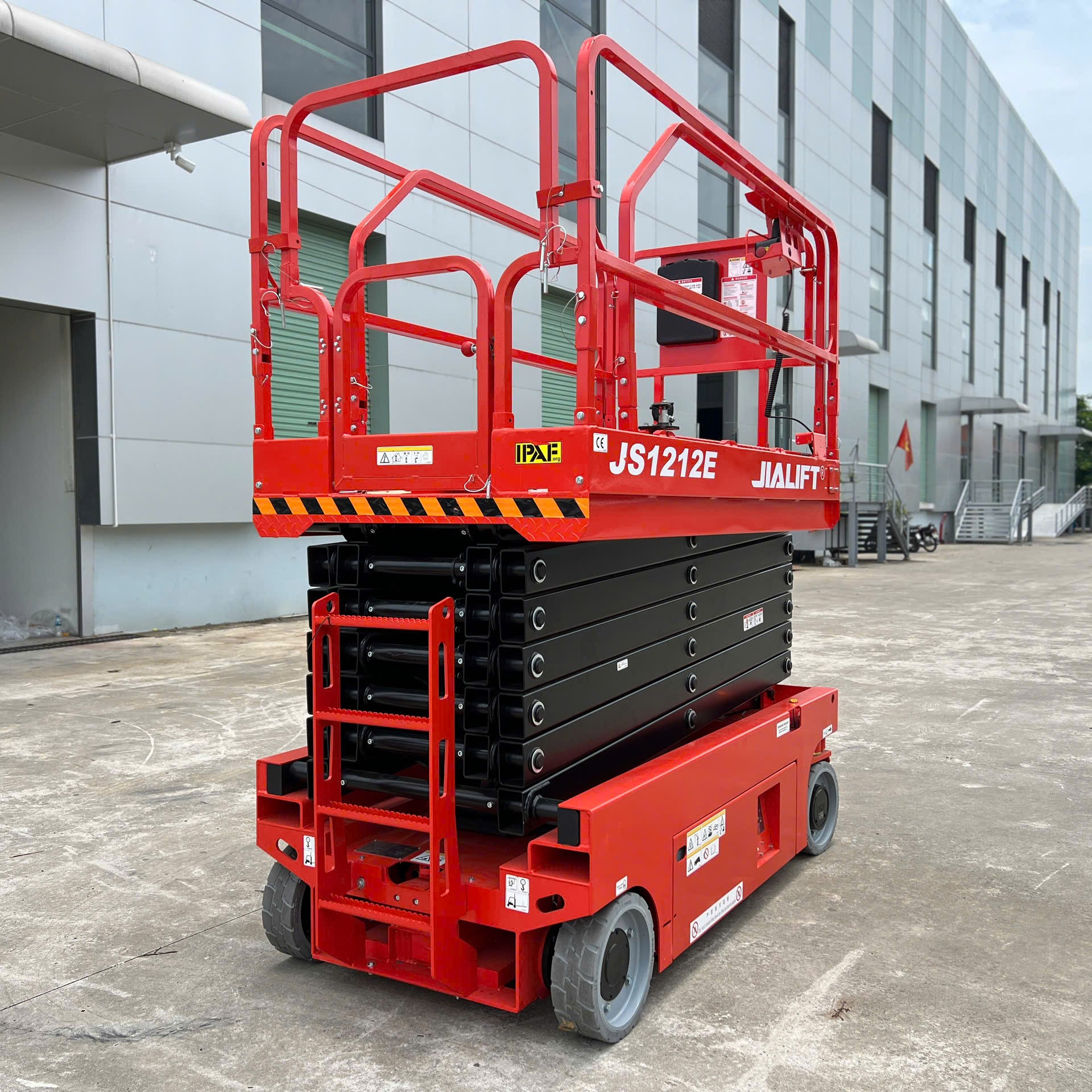 Thang nâng người cắt kéo ziczac 14M JS1212