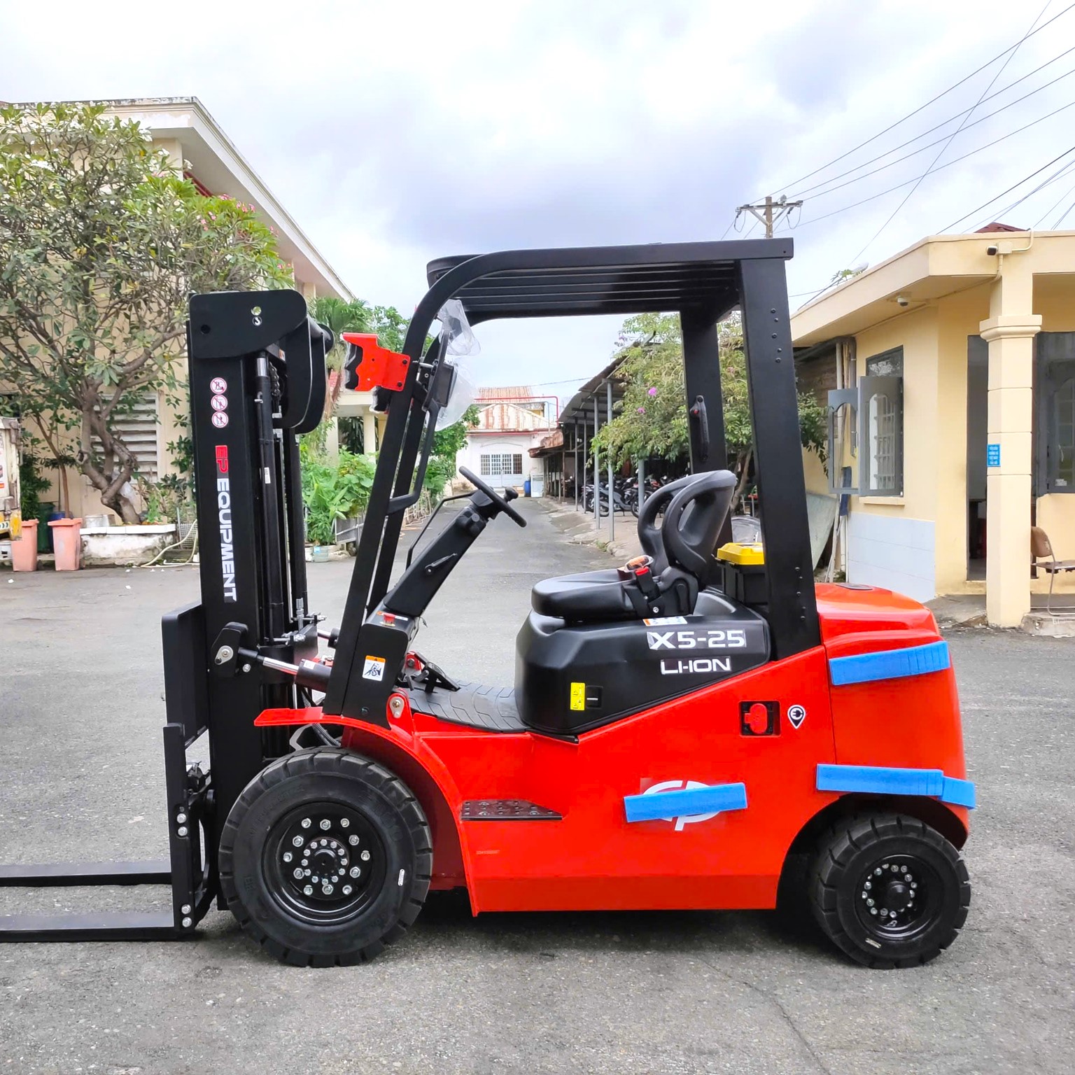 Xe nâng điện ngồi lái 3 tấn EP EFX5-301