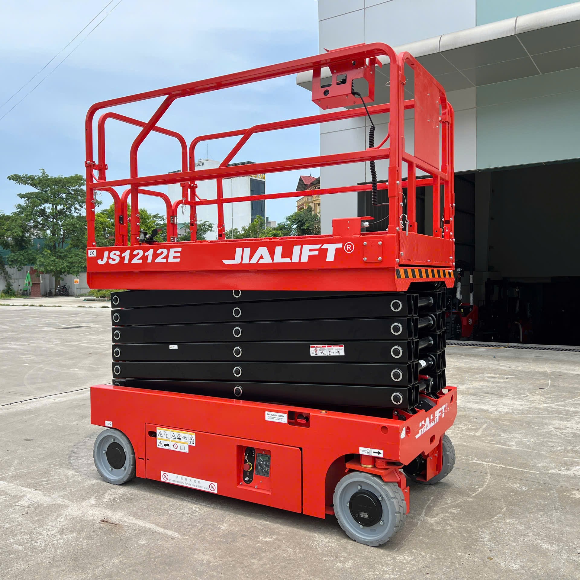 Thang nâng người cắt kéo ziczac 14M JS1212