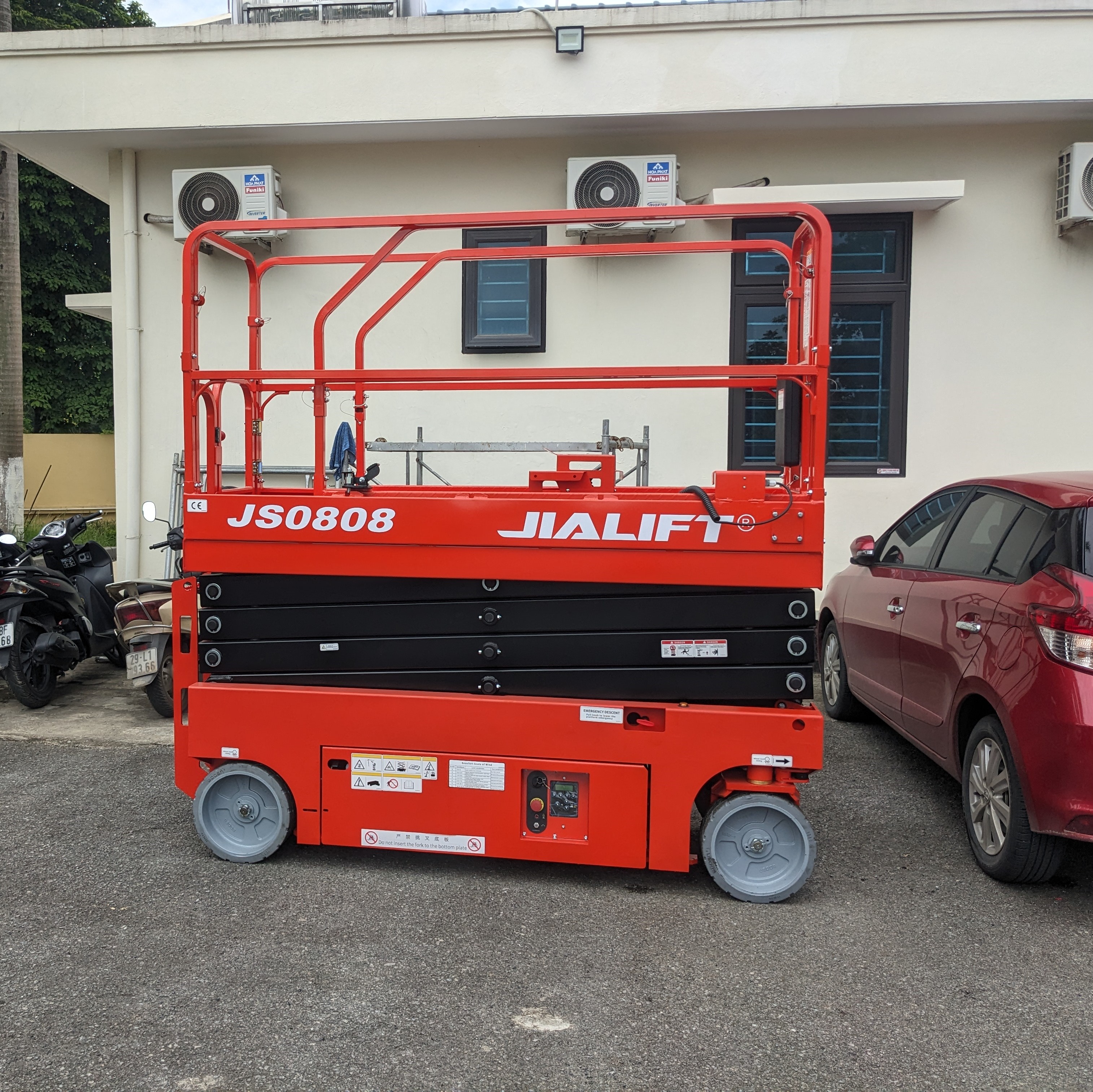 Xe nâng người cắt kéo 10m JS0808 JIALIFT