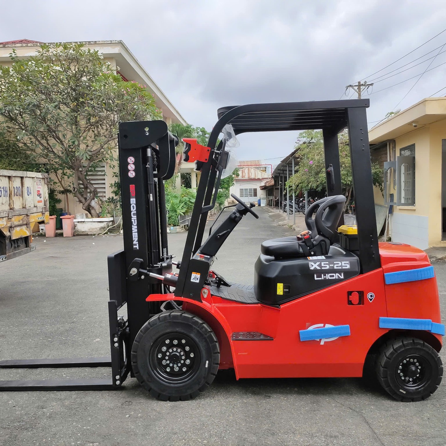 Xe nâng điện ngồi lái 3 tấn EP EFX5-301