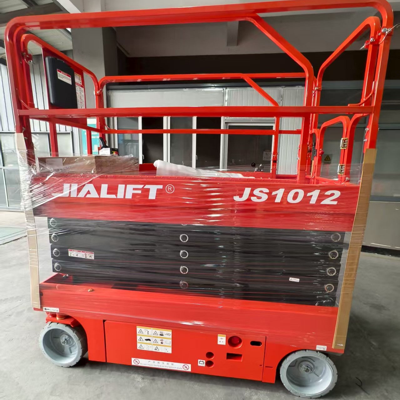 Thang nâng người cắt kéo 12m JS1012 JIALIFT